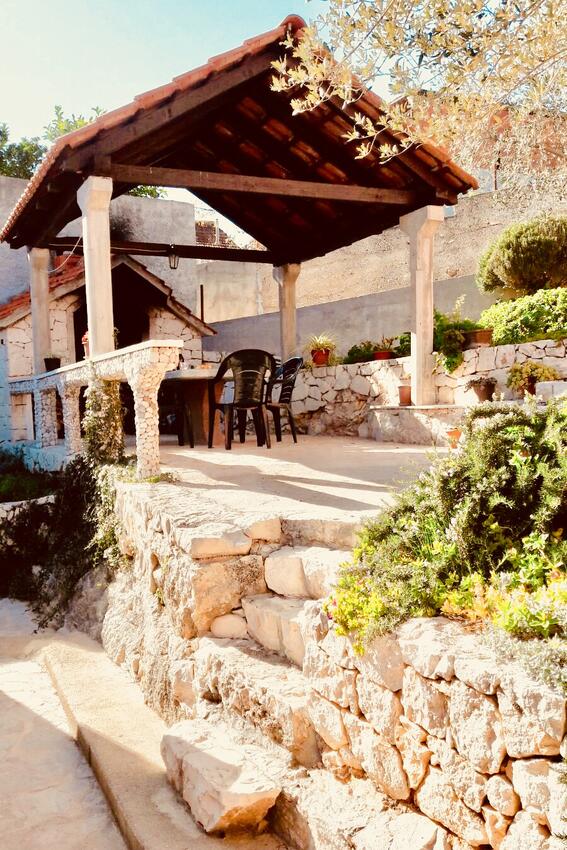 Courtyard - Apartments with a parking space Sutivan, Brač