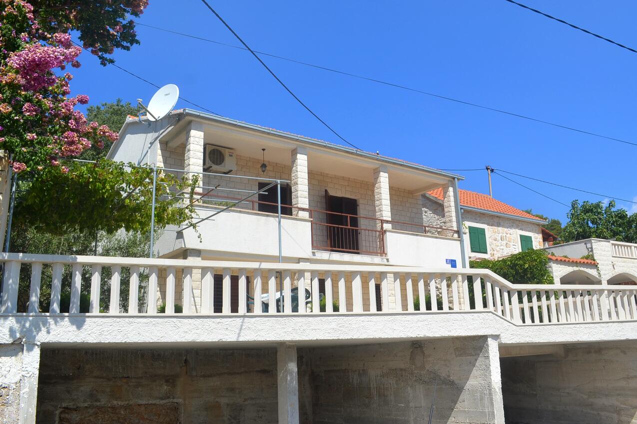 Property - Apartments with a parking space Sutivan, Brač