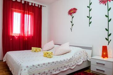 Apartments by the sea Sutivan, Brač - 2851