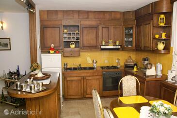 Apartments by the sea Mirca, Brač - 2853