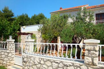 Apartment with terrace Mirca, Central Dalmatia