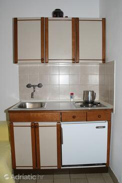 Lägenheter och rum med parkering Bol, Brac - 2873