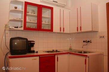 Lägenheter och rum med parkering Bol, Brac - 2873