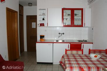 Lägenheter och rum med parkering Bol, Brac - 2873