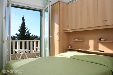 Lägenheter och rum med parkering Bol, Brac - 2873