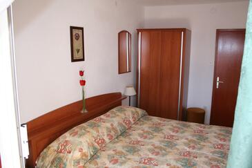 Apartments with parking space Bol, Brač - 2883