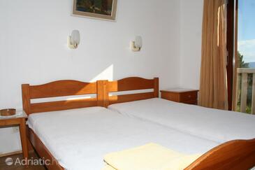 Apartments by the sea Bol, Brač - 2893