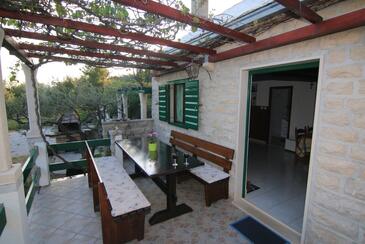 Dom s parkoviskom Bol, Brač - 2894
