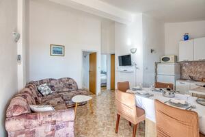 Dvosobni apartman Rogoznica (A-2895-c)