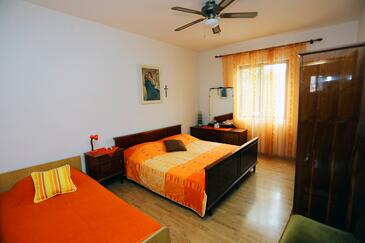 Apartmaji s parkingom Supetar, Brač - 2896