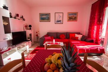 Apartmaji s parkingom Supetar, Brač - 2896