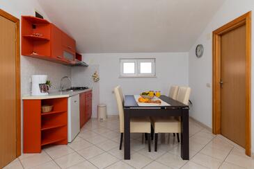 Apartmani s parkingom Bol, Brač - 2899