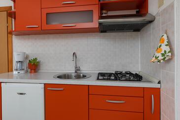 Apartments with parking space Bol, Brač - 2899