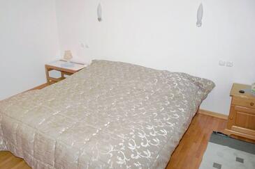 Apartments with parking space Bol, Brač - 2900