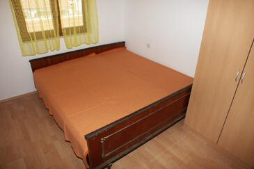 Apartments with terrace Vir, North Dalmatia