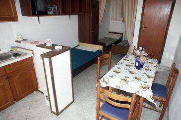 Apartments with terrace Vir, North Dalmatia