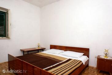 Holiday apartments Pučišća, Brač - 2920