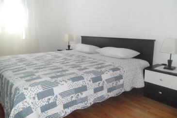 Apartments by the sea Splitska, Brač - 2923