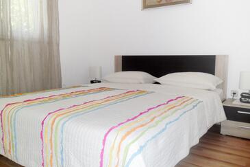 Apartments by the sea Splitska, Brač - 2923