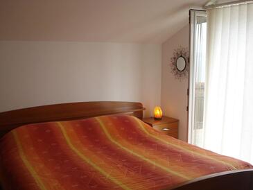 Apartments and rooms with parking space Bol, Brač - 2926