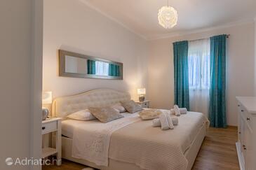 Apartments by the sea Sumartin, Brač - 2937