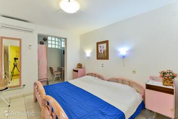 Apartments with parking space Vir - Torovi - Vir - Pedinka, Vir - 294