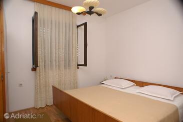Apartments with parking space Mirca, Brač - 2947