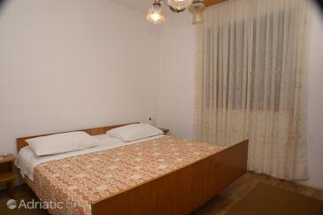 Apartments with parking space Mirca, Brač - 2947