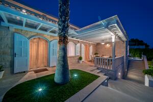 Comfortable and spacious house Puntinak Comfortable and spacious house Puntinak, Brač (K-2964)
