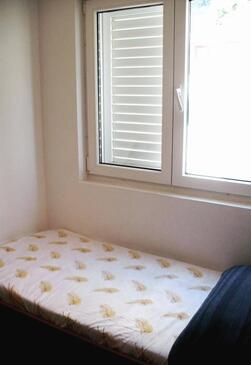 Apartments with WiFi Omiš - 2975