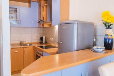 Apartments with WiFi Omiš - 2975