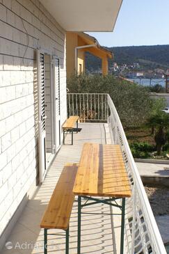 Ferienwohnungen mit Parkplatz Vinisce, Trogir - 2987