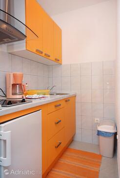 Ferienwohnungen mit Parkplatz Vodice - 2995