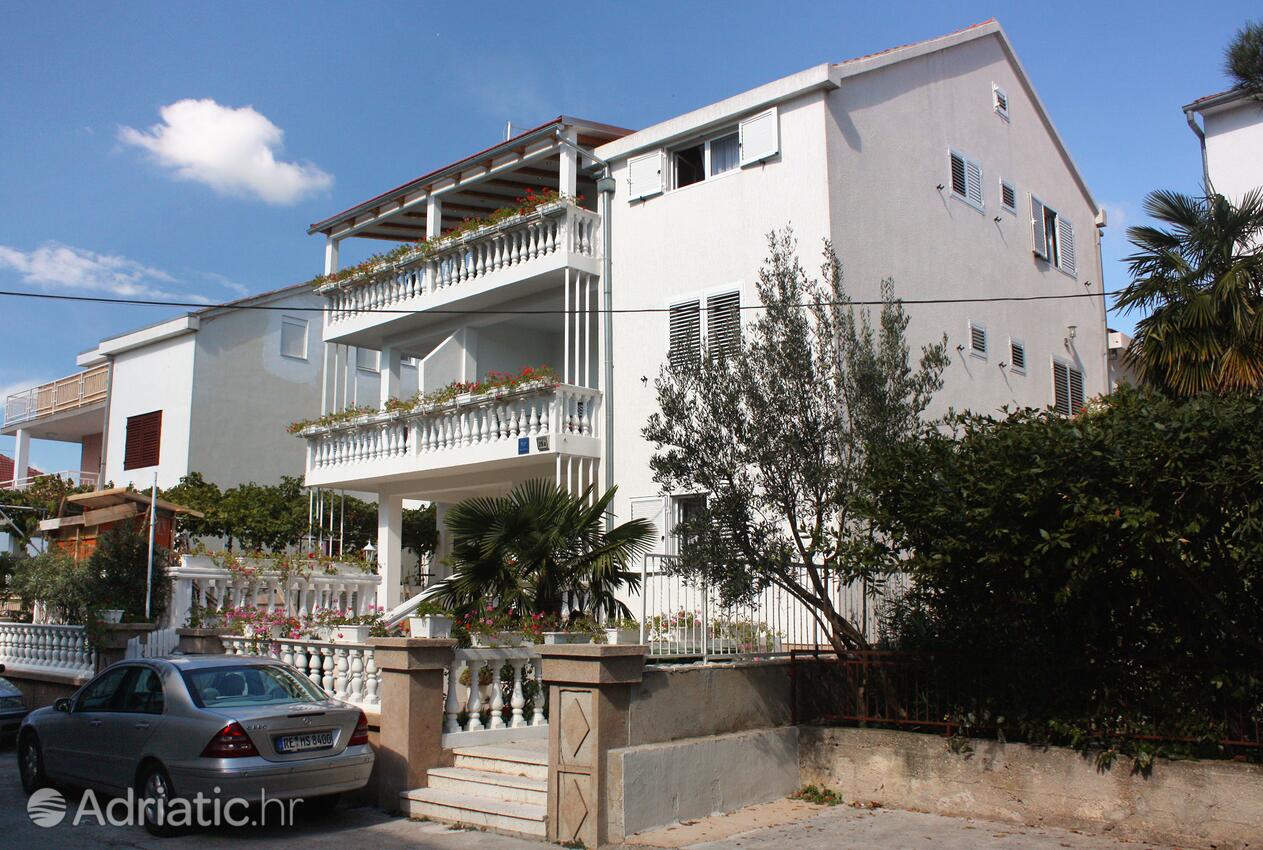 Apartments with parking space Vodice - 2995