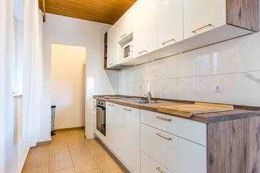 Apartamentos e estúdios Baška Voda, Dalmácia Central