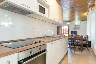 Apartamentos e estúdios Baška Voda, Dalmácia Central
