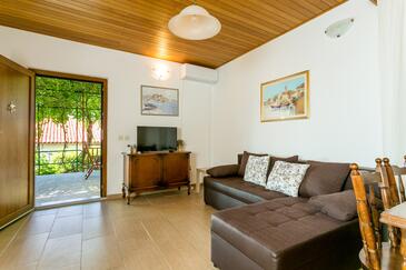 Apartamentos e estúdios Baška Voda, Dalmácia Central