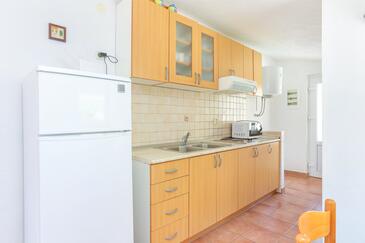Apartamentos e estúdios Baška Voda, Dalmácia Central