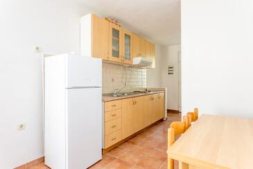 Apartamentos e estúdios Baška Voda, Dalmácia Central