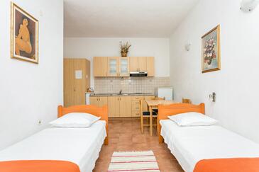 Apartamentos e estúdios Baška Voda, Dalmácia Central