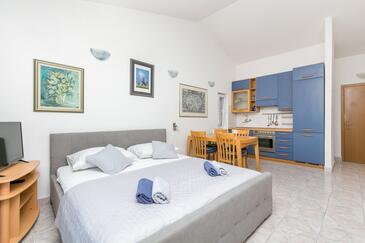 Apartamentos e estúdios Baška Voda, Dalmácia Central