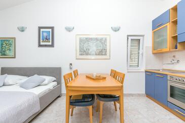 Apartamentos e estúdios Baška Voda, Dalmácia Central
