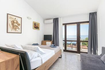 Apartamentos e estúdios Baška Voda, Dalmácia Central
