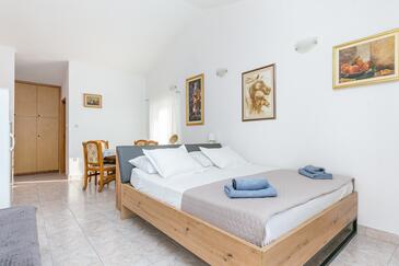 Apartamentos e estúdios Baška Voda, Dalmácia Central