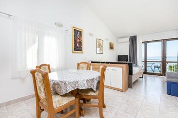 Apartamentos e estúdios Baška Voda, Dalmácia Central