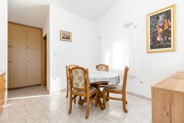 Apartamentos e estúdios Baška Voda, Dalmácia Central