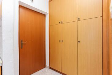 Apartamentos e estúdios Baška Voda, Dalmácia Central