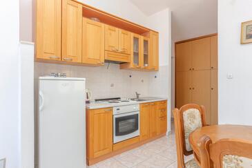Apartamentos e estúdios Baška Voda, Dalmácia Central