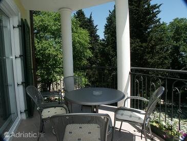 Apartmaji z bazenom za družine z otroci Opatija - 3013