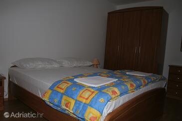 Apartmaji in sobe s parkingom Klenovica, Novi Vinodolski - 3018